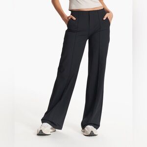 Vuori Women’s Meta Wideleg pants black size 8